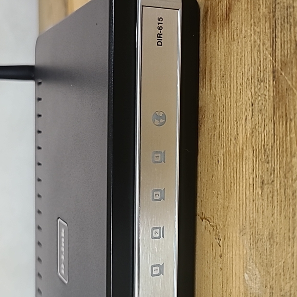 D-Link Router Model DIR-615 - Picture 6 of 9